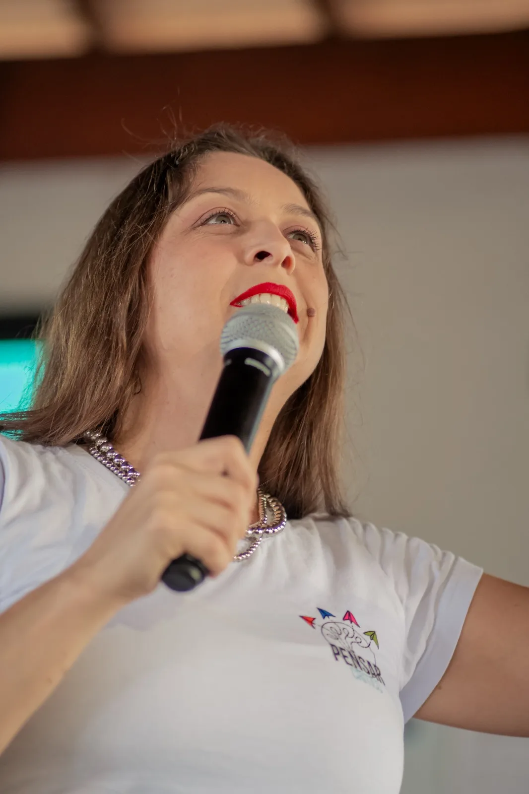 Raffa Sturmer conduzindo uma palestra de SIPAT